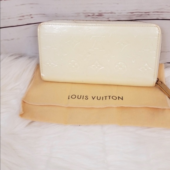 Auth LouisVuitton Vernis Cream Long Zippy Wallet